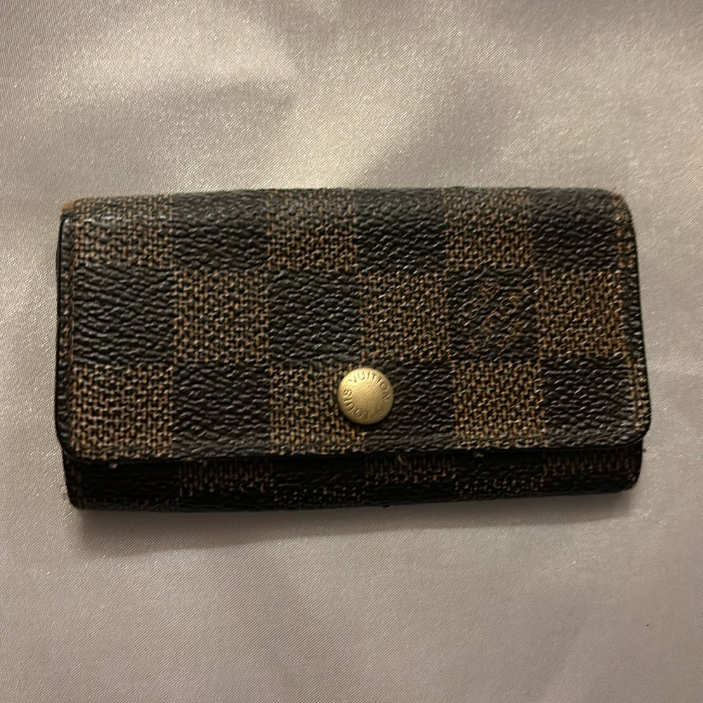 Authentic pre loved Ebene Damier Louis Vuitton 4 ring key holder with ca…